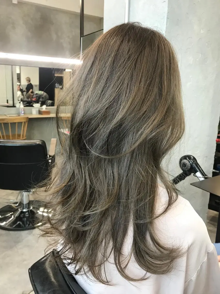 ロング ハイライト ヘアカラー 色気レイヤー& ショートはお任せ🌟のヘアスタイル