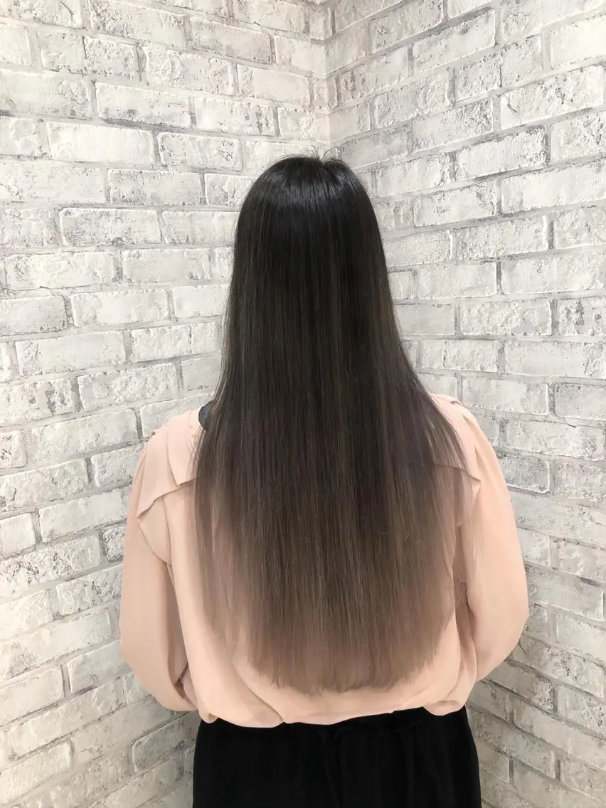 ロング カラー バレイヤージュ グラデーションカラー グレージュ レイヤーカット ロング カット ヘアカラー トリートメント 秋山 幸太のヘアスタイル