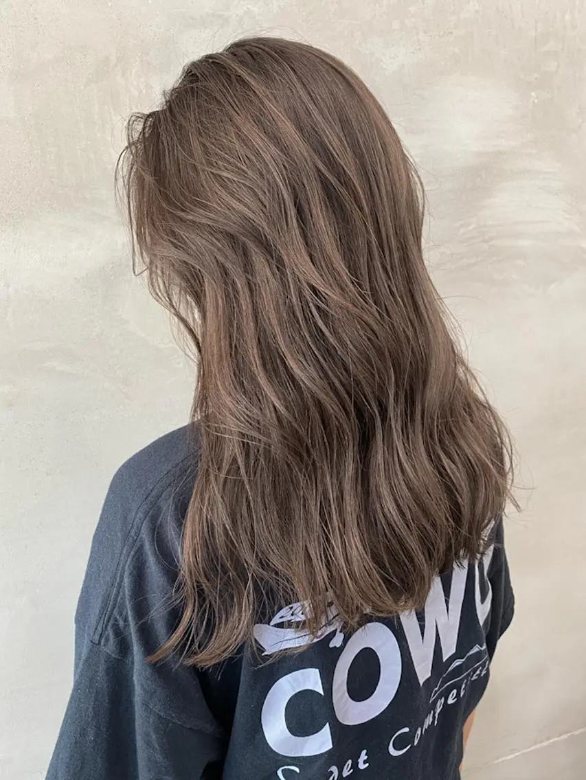 ロング カラー ベージュカラー ハイライトカラー ハイライト ヘアカラー トリートメント 🫧透明感カラー🫧 OIKAWAのヘアスタイル