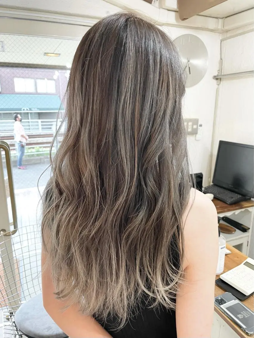セミロング カラー ヘアアレンジ ベージュカラー ハイライトカラー ハイライト ARISA 学芸大学/海外ヘアのヘアスタイル