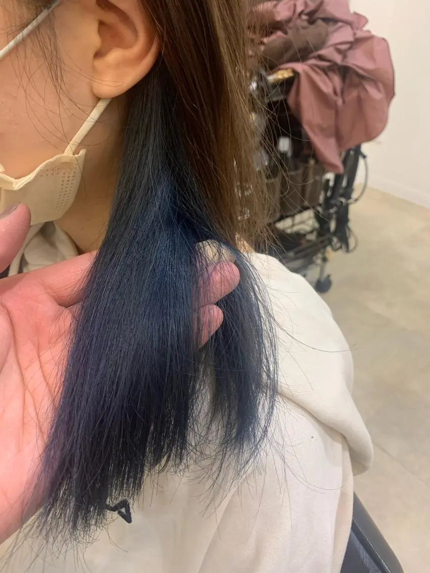 セミロング カラー ブルーカラー インナーカラー ネイビーカラー 伊藤 裕貴のヘアスタイル