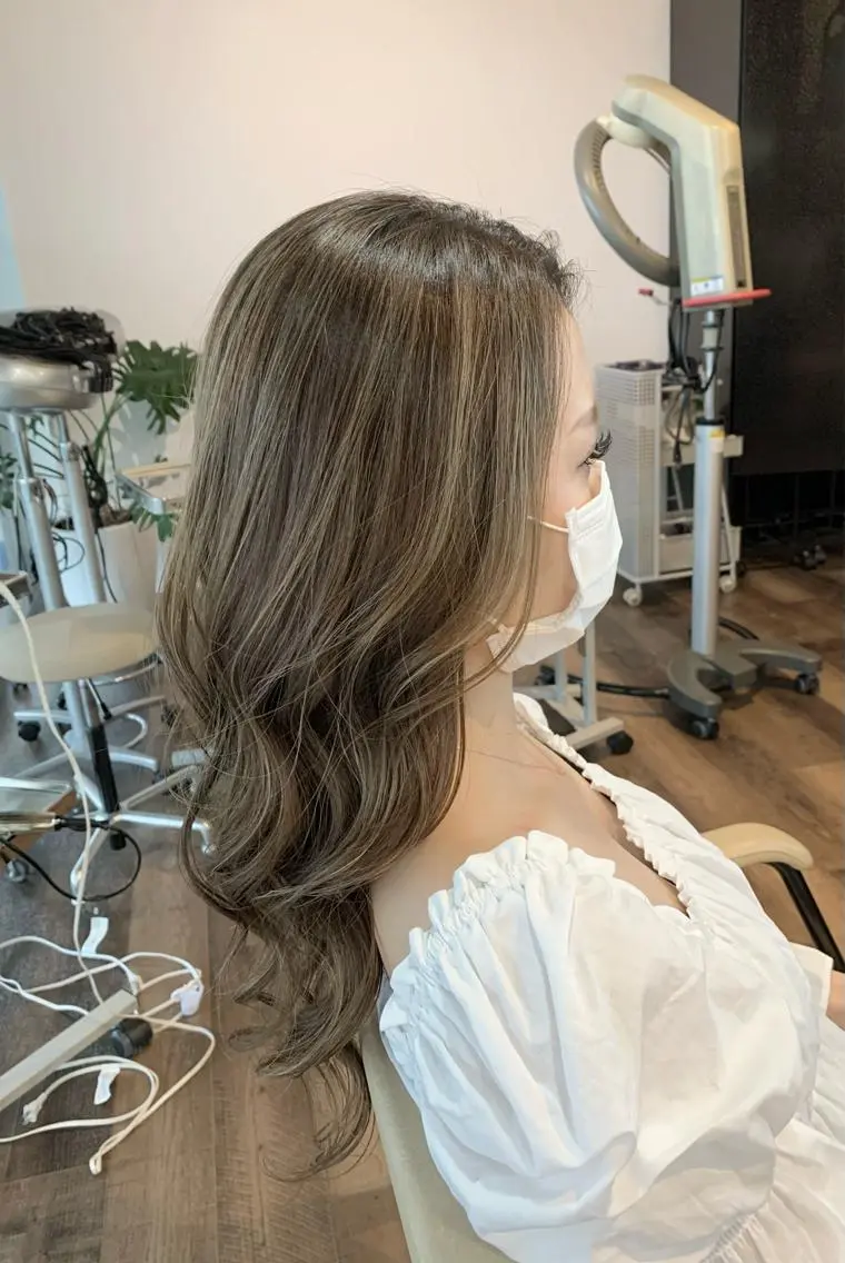 ロング カラー ハイライトカラー ハイライト ヘアカラー トリートメント 【艶カラー】 STYLE 和泉俊希のヘアスタイル