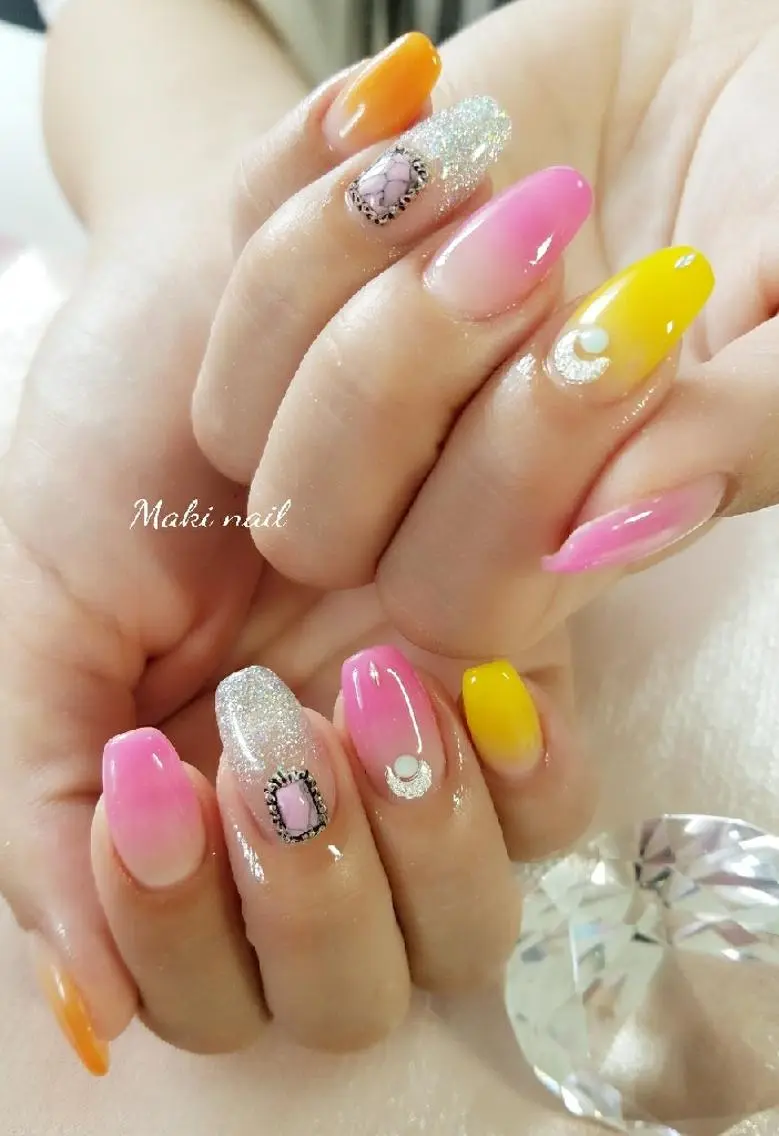 カラー ネイル グラデーションカラー ジェルネイル グラデーション . MAKI NAILのネイルデザイン