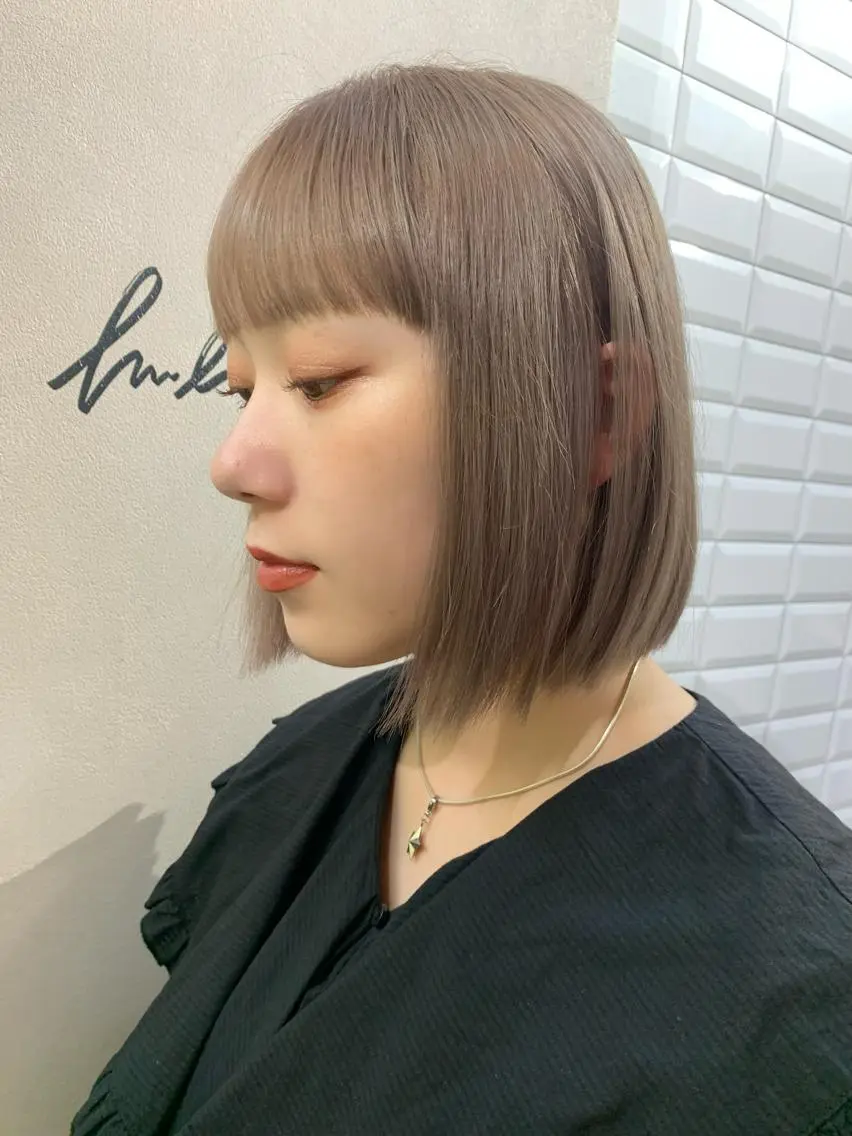 ショート カラー ベージュカラー ブリーチ ミルクティーベージュ hubhair レイヤー/透明感のヘアスタイル