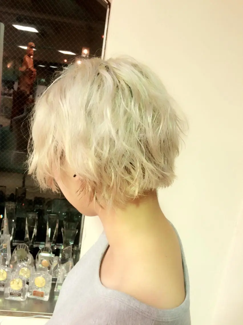 カラー ブリーチ 平尾 拓也のヘアスタイル