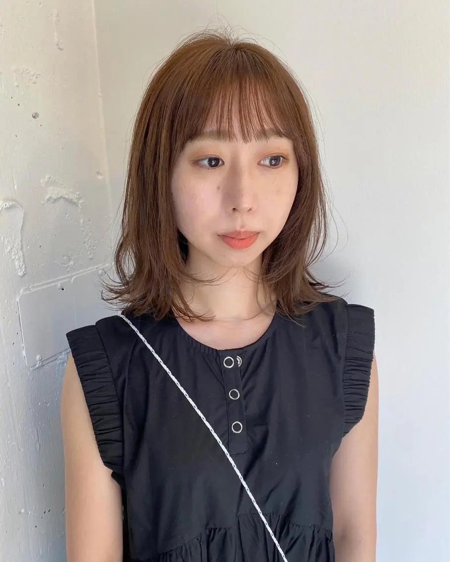 ミディアム カラー ベージュカラー ブリーチ ブリーチなしカラー 顔まわりレイヤー レイヤーカット 大石 沙季のヘアスタイル