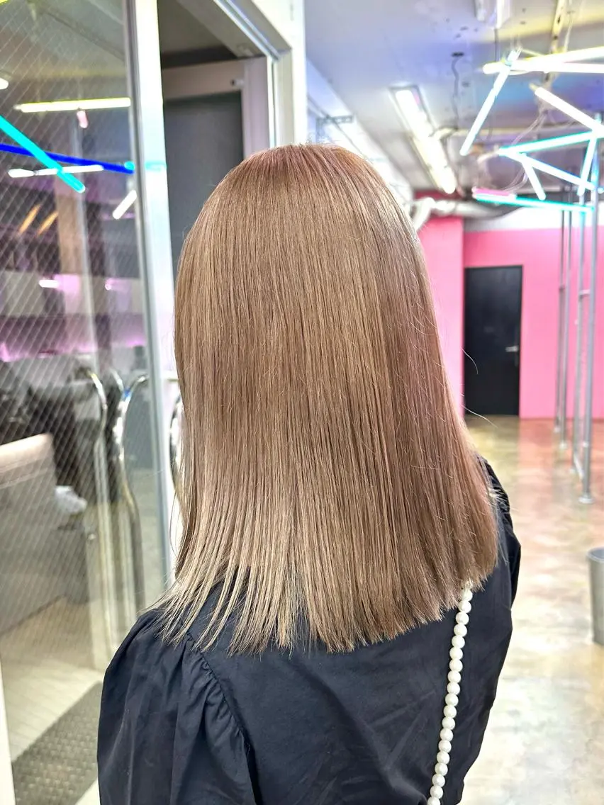 セミロング カラー カット ヘアカラー トリートメント 艶ハイトーン🌈 ユウトのヘアスタイル