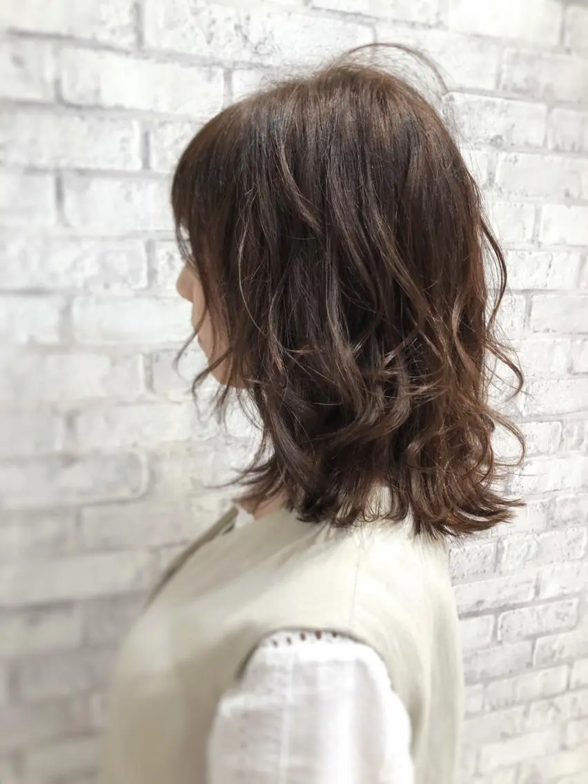ミディアム カラー ヘアアレンジ アッシュ ベージュカラー ハイライトカラー ハイライト レイヤーカット カット ヘアカラー トリートメント 秋山 幸太のヘアスタイル