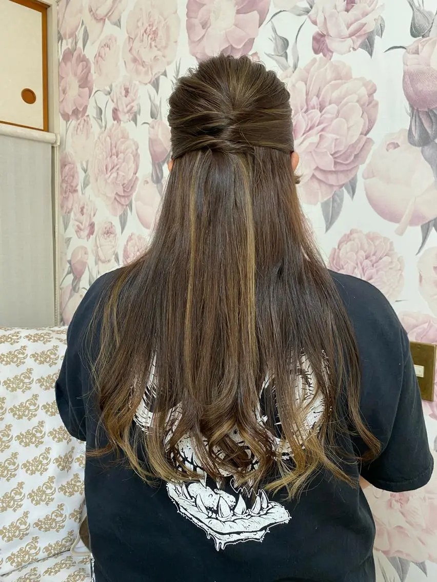 セミロング ヘアアレンジ ヘアセット Lovely Dollsの眉毛・アイブロウイメージ