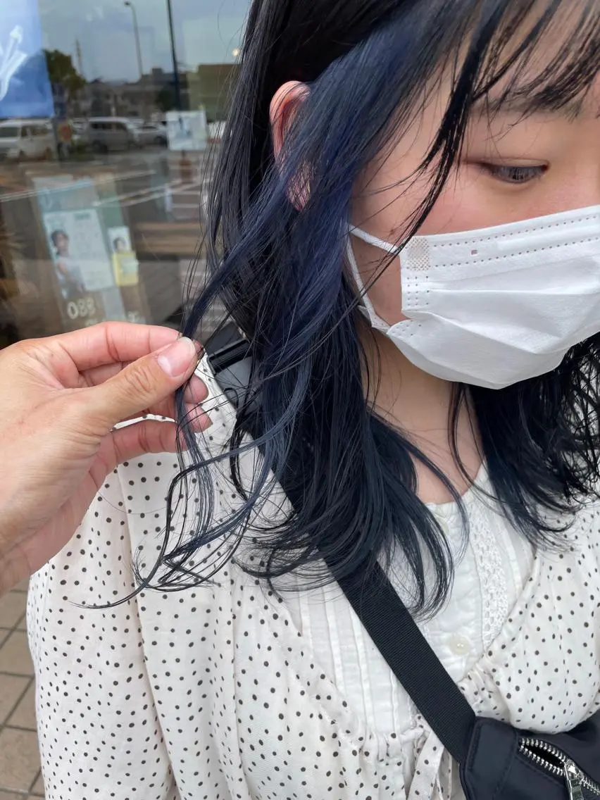 ミディアム カラー ハイトーン/レイヤー 似合わせ・ユキノのヘアスタイル