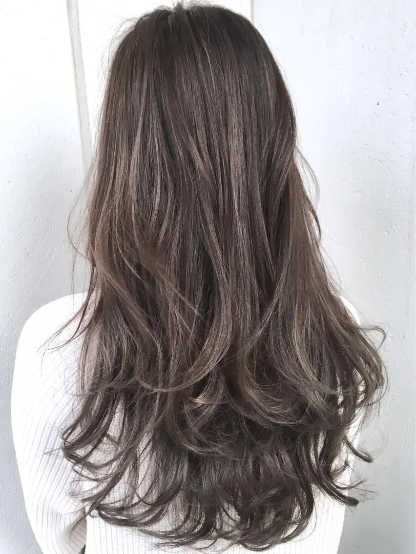 ロング カラー パーマ ヘアアレンジ アッシュ ハイライトカラー オリーブアッシュ ハイライト 境 健助のヘアスタイル