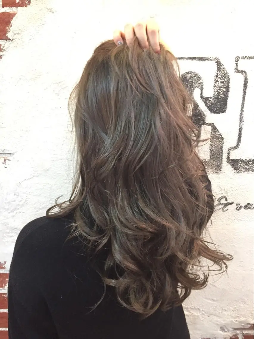 ロング EIGHT plum TOKIOリミテッドのヘアスタイル
