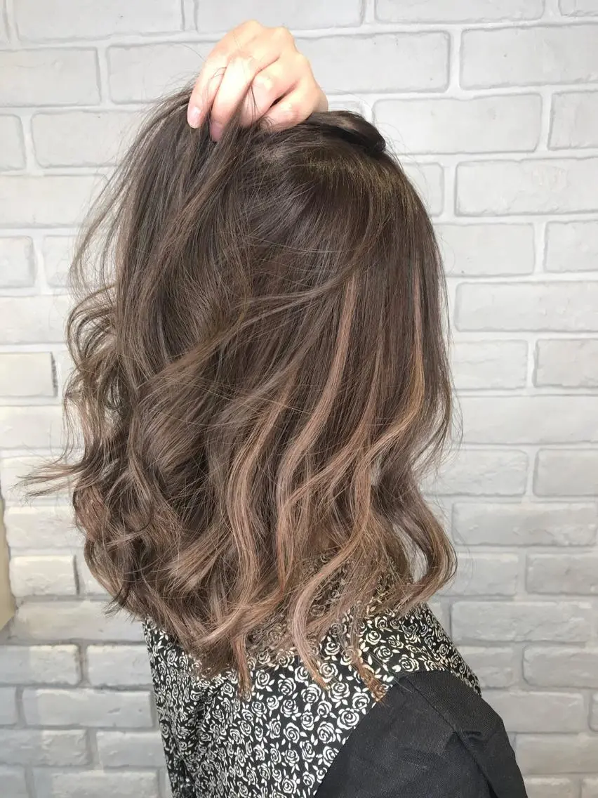 ミディアム カラー ハイライトカラー ハイライト 森本 笑のヘアスタイル