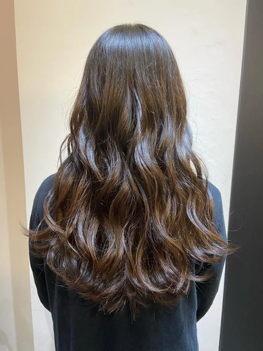 ロング レイヤーカット ハイトーンカラー 🦋yuri🦋のヘアスタイル