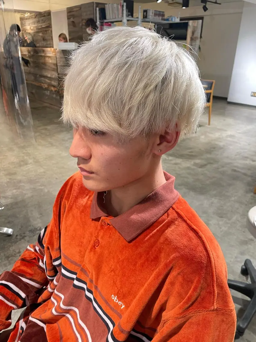 ショート カラー メンズ ベージュカラー ホワイトベージュ ヘアカラー トリートメント ハイトーン/レイヤー /ケアブリーチ石川治のヘアスタイル