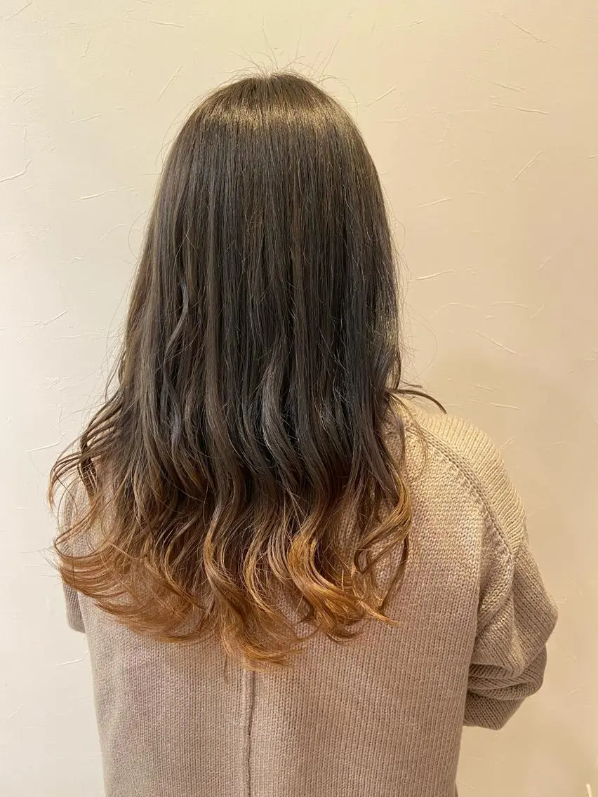 ロング カラー ブリーチ グラデーションカラー カット ヘアカラー Total beau ty  Noaloのエステ・リラクイメージ
