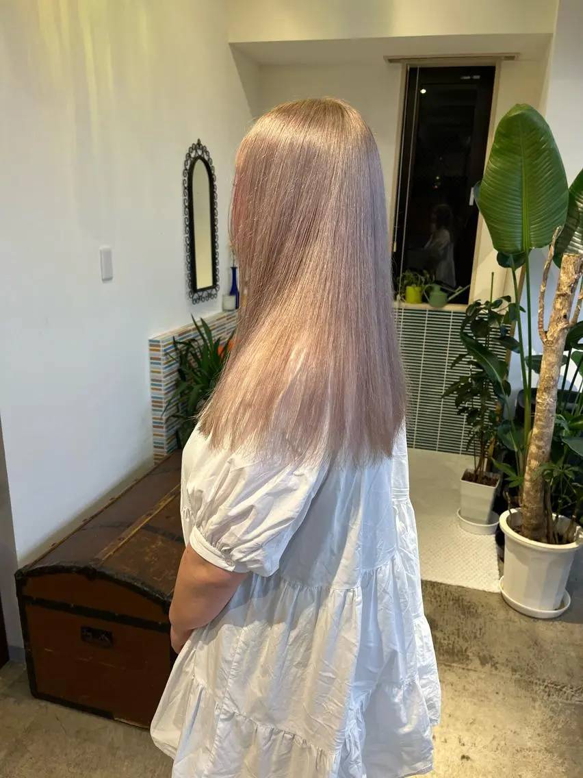 ロング カラー ベージュカラー ブリーチ ホワイトベージュ ヘアカラー トリートメント 🩷ハイトーン透明感 レイヤー🩷ユリカのヘアスタイル