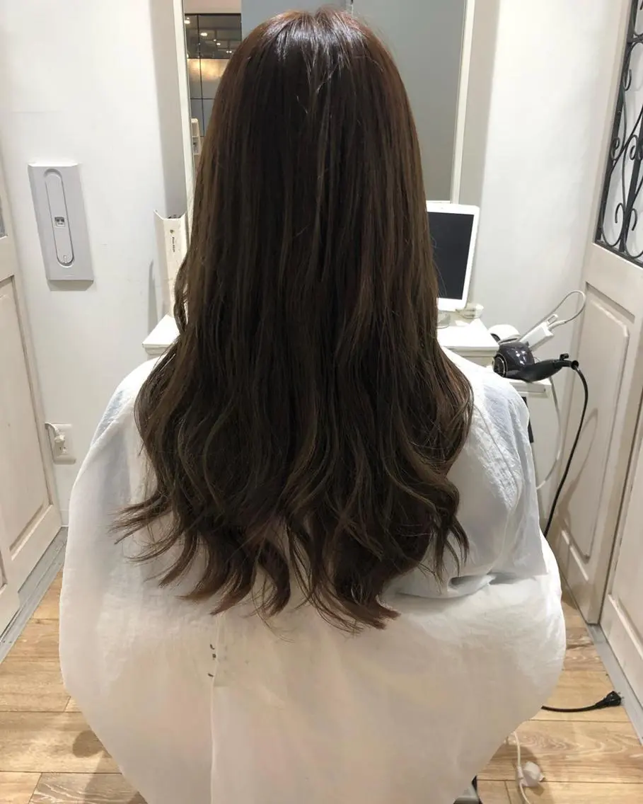 ミディアム カラー アッシュ ベージュカラー インナーカラー 30･40代支持率◎ 白髪ぼかし/うる艶髪のヘアスタイル