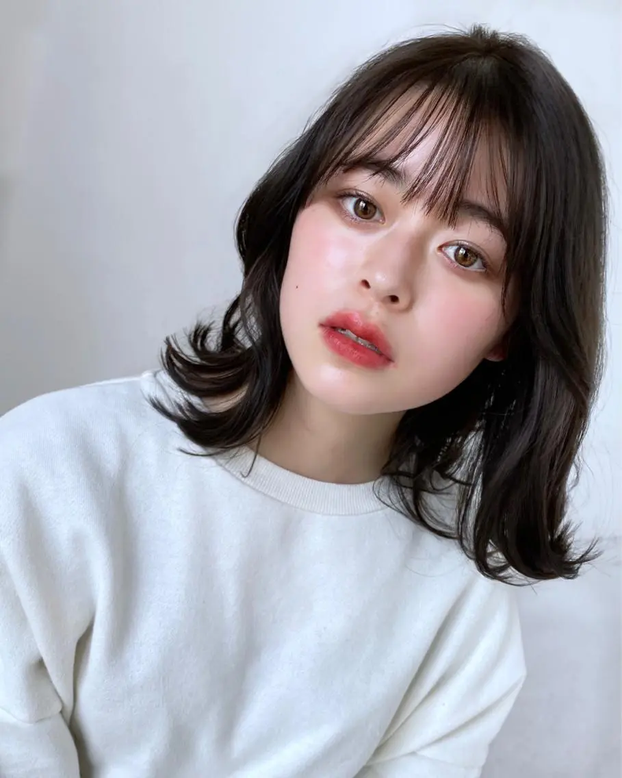 ミディアム カット ヘアカラー トリートメント 似合わせレイヤー モテカラー🤍三科のヘアスタイル