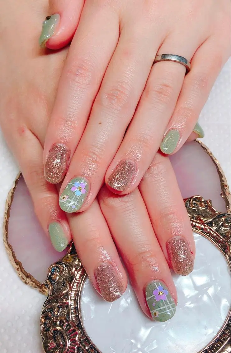 ネイル ハンドネイル CROWN プライベートサロンのネイルデザイン