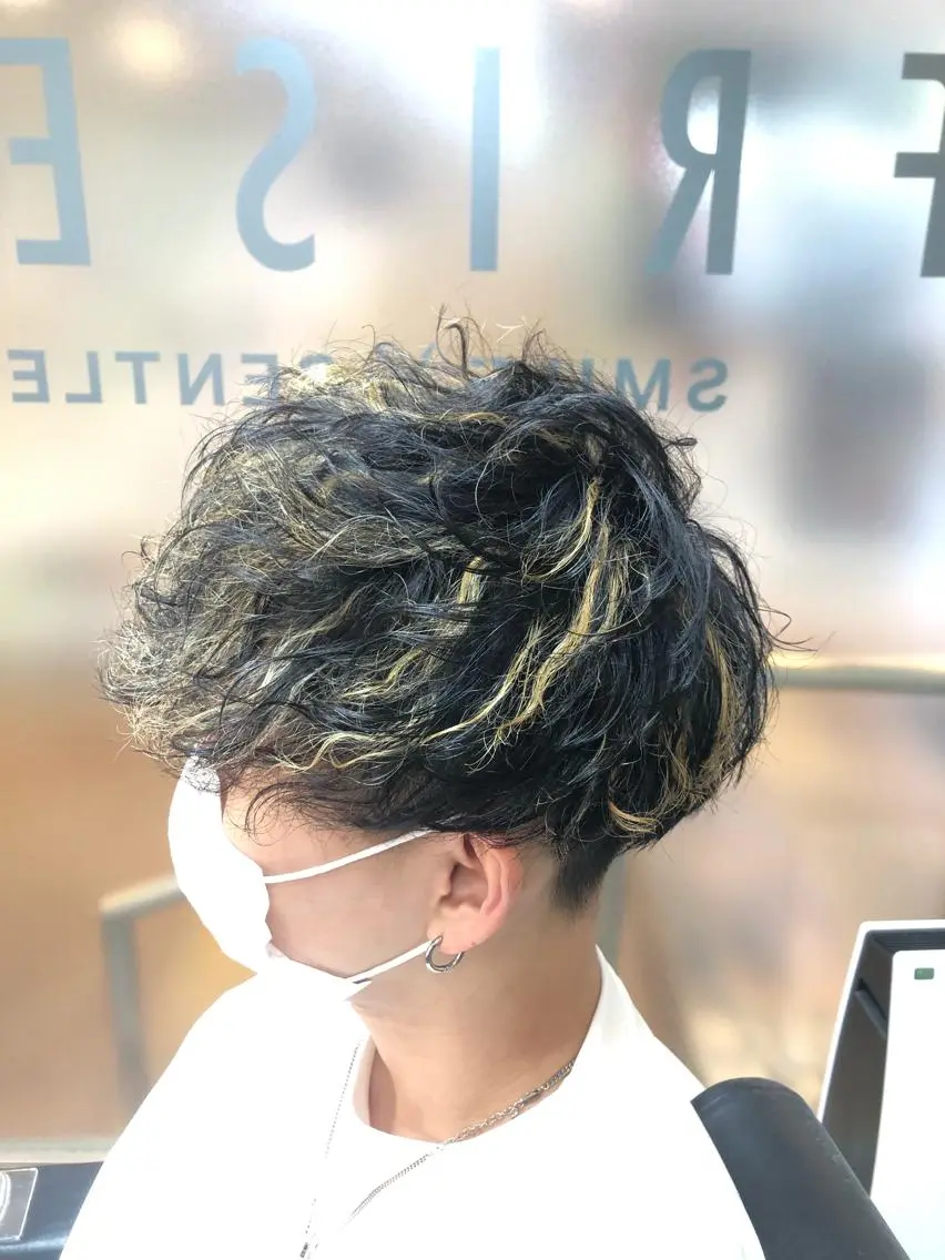ミディアム カラー パーマ メンズ ミディアムパーマ メンズパーマ スパイラルパーマ rilune matsuoのヘアスタイル