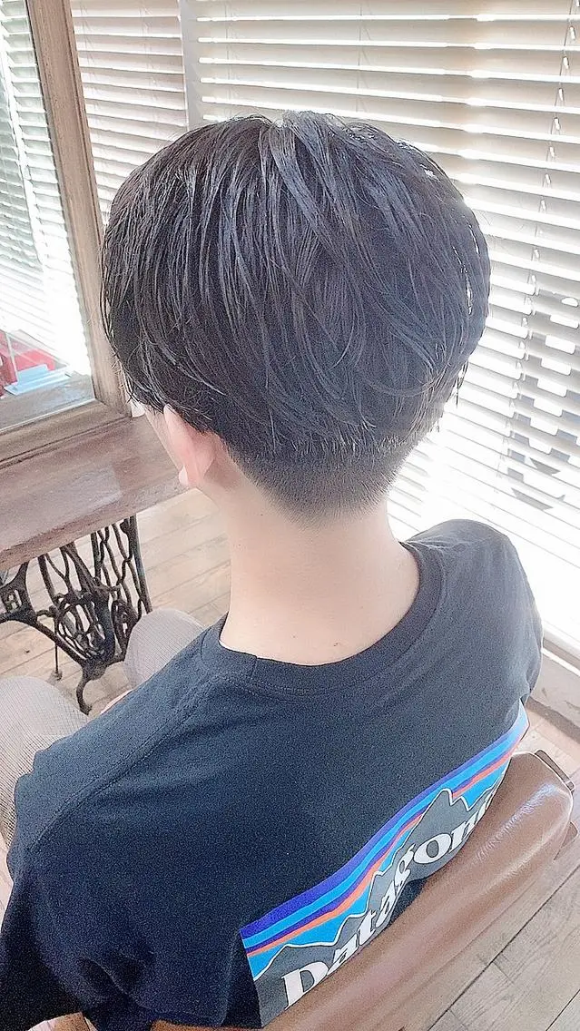 ショート メンズ センターパート マッシュ 刈り上げ 國分 伸也のヘアスタイル