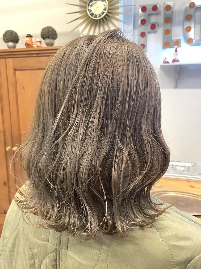 ミディアム カラー ブリーチ ケアブリーチ ダブルカラー インナーカラー 推し ブリーチ  髪質改善のヘアスタイル