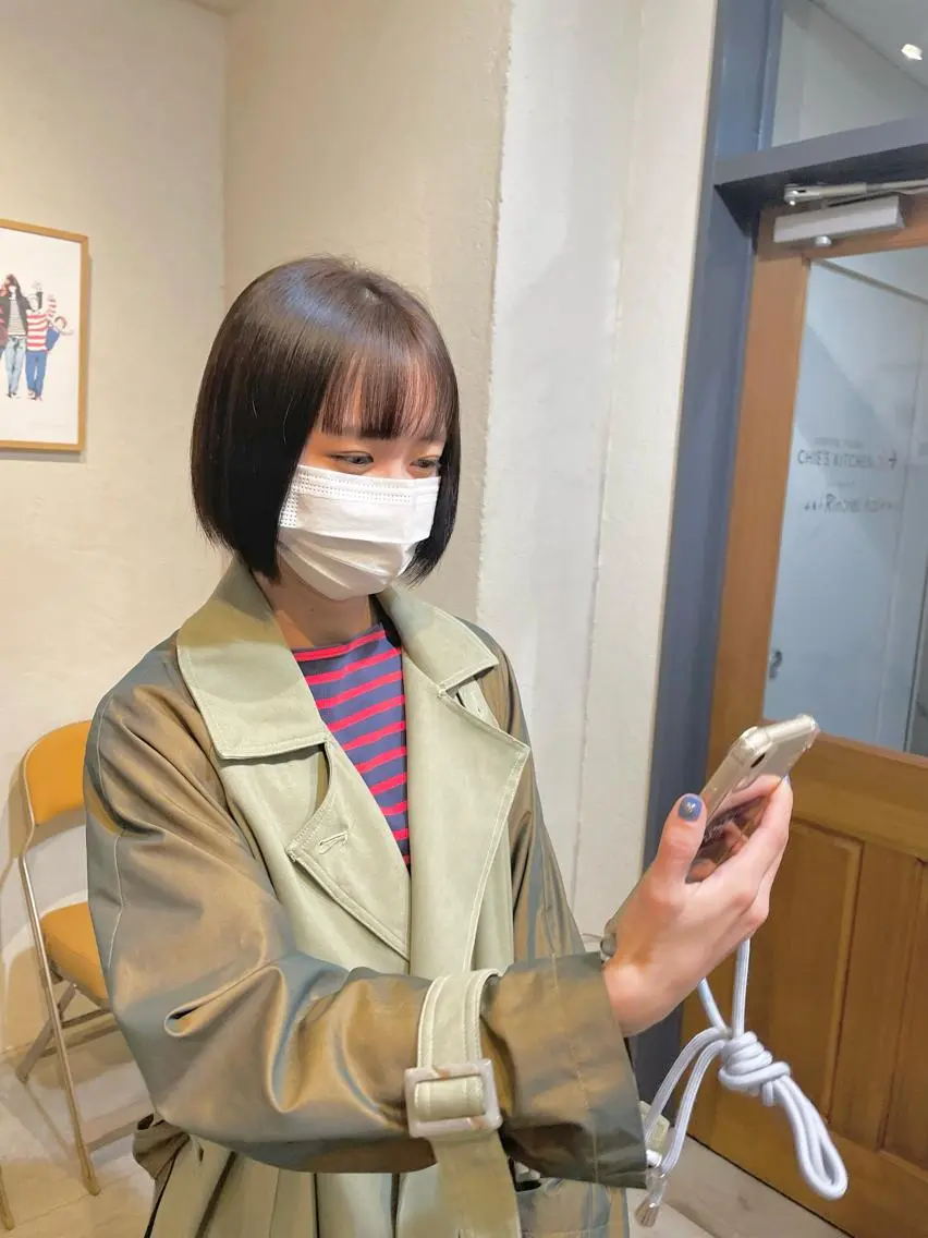 ミディアム カラー パーマ ボブ Takanishi くすみベージュカラーのヘアスタイル