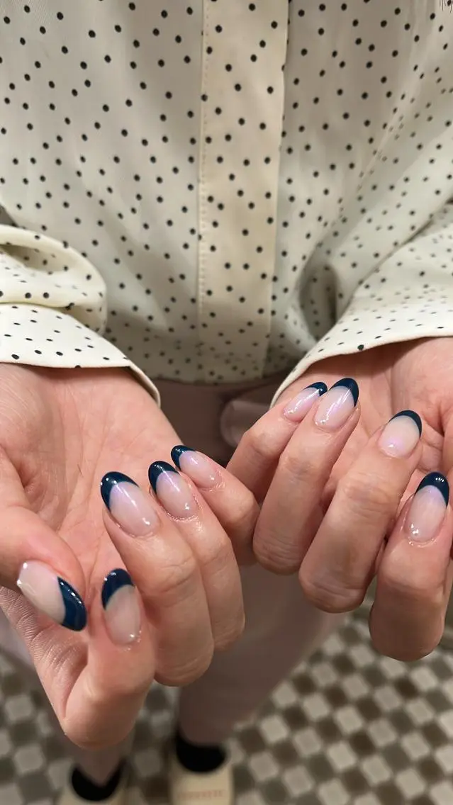 ネイル フレンチネイル ネイビー ハンドネイル 梶山 美月のネイルデザイン