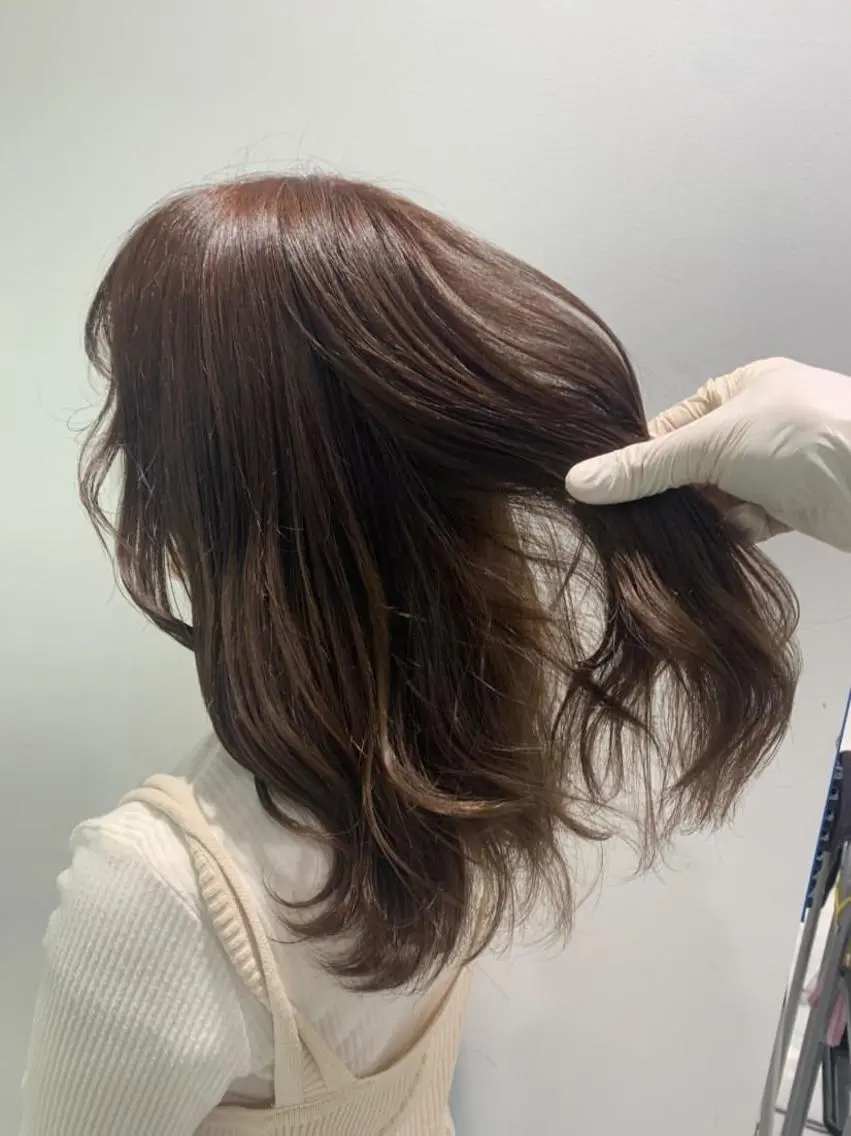 セミロング カラー パーマ ヘアアレンジ ネイル マツエク・マツパ 韓国風ベージュ🤎 赤みなし🌿横浜🤎のヘアスタイル