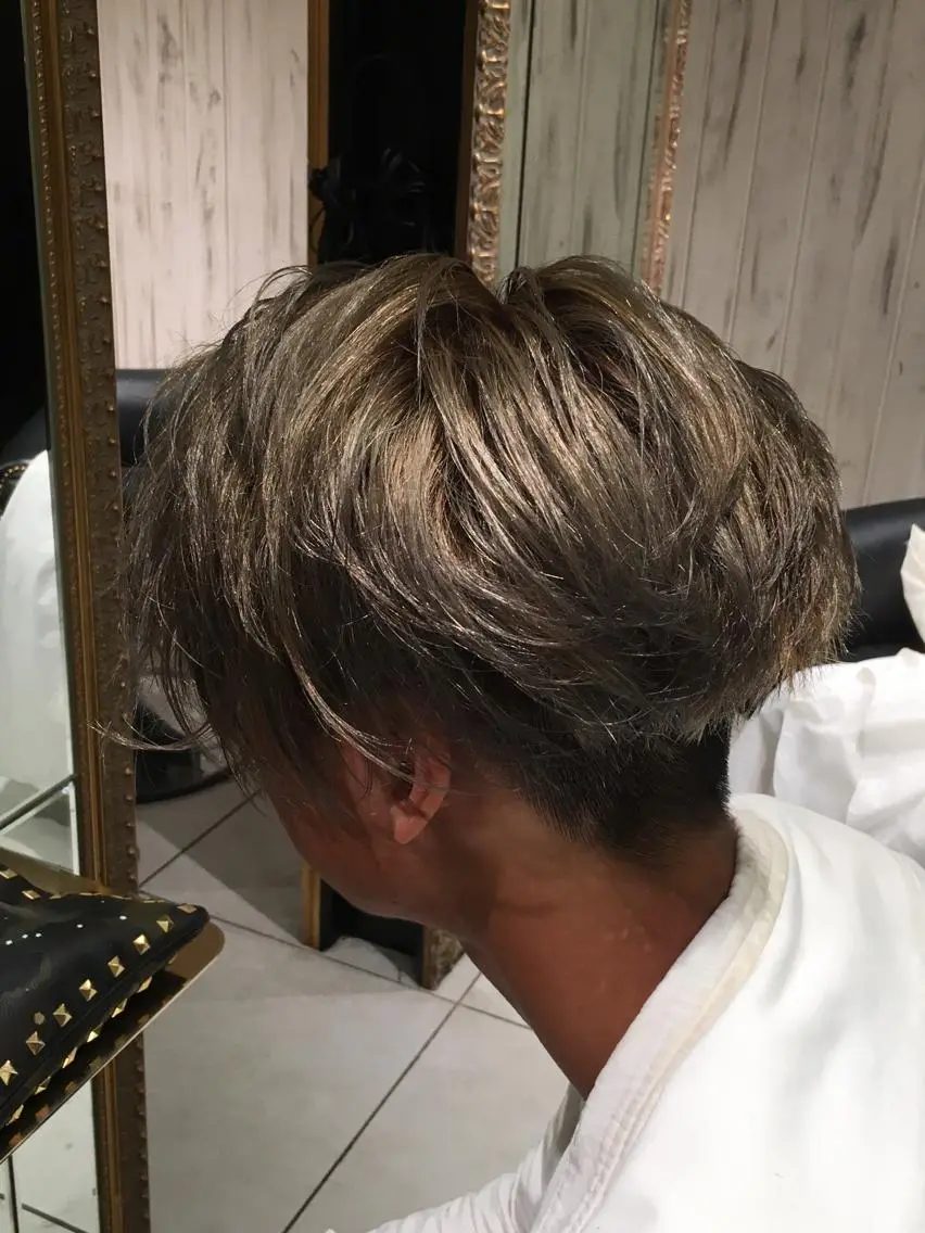 ショート カラー グレージュ 永井大樹✨ 透明感カラー✨のヘアスタイル