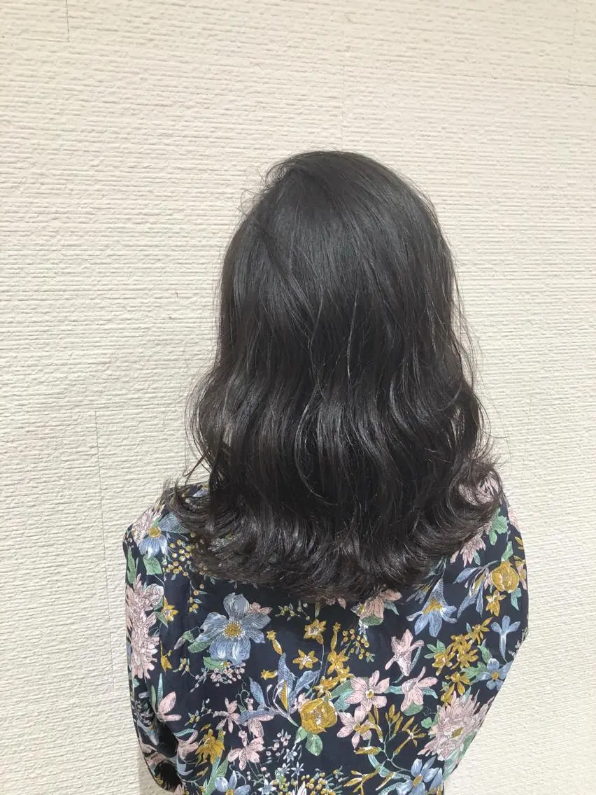 ミディアム ヘアカラー 赤阪 優奈のヘアスタイル