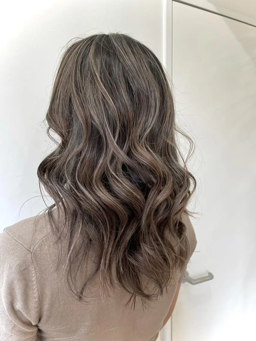 ミディアム オカダ ノゾミのヘアスタイル