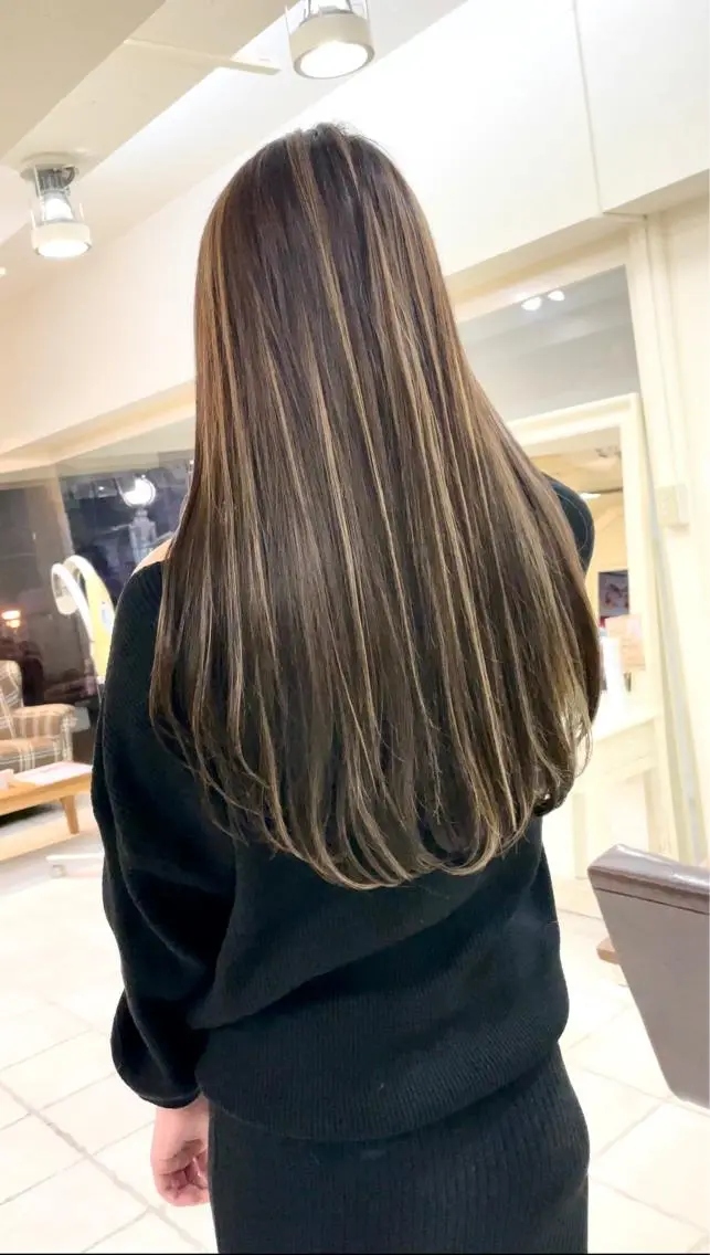 ロング ハイライト ヘアカラー トリートメント 神戸でブリーチなら puty/レイヤーのヘアスタイル