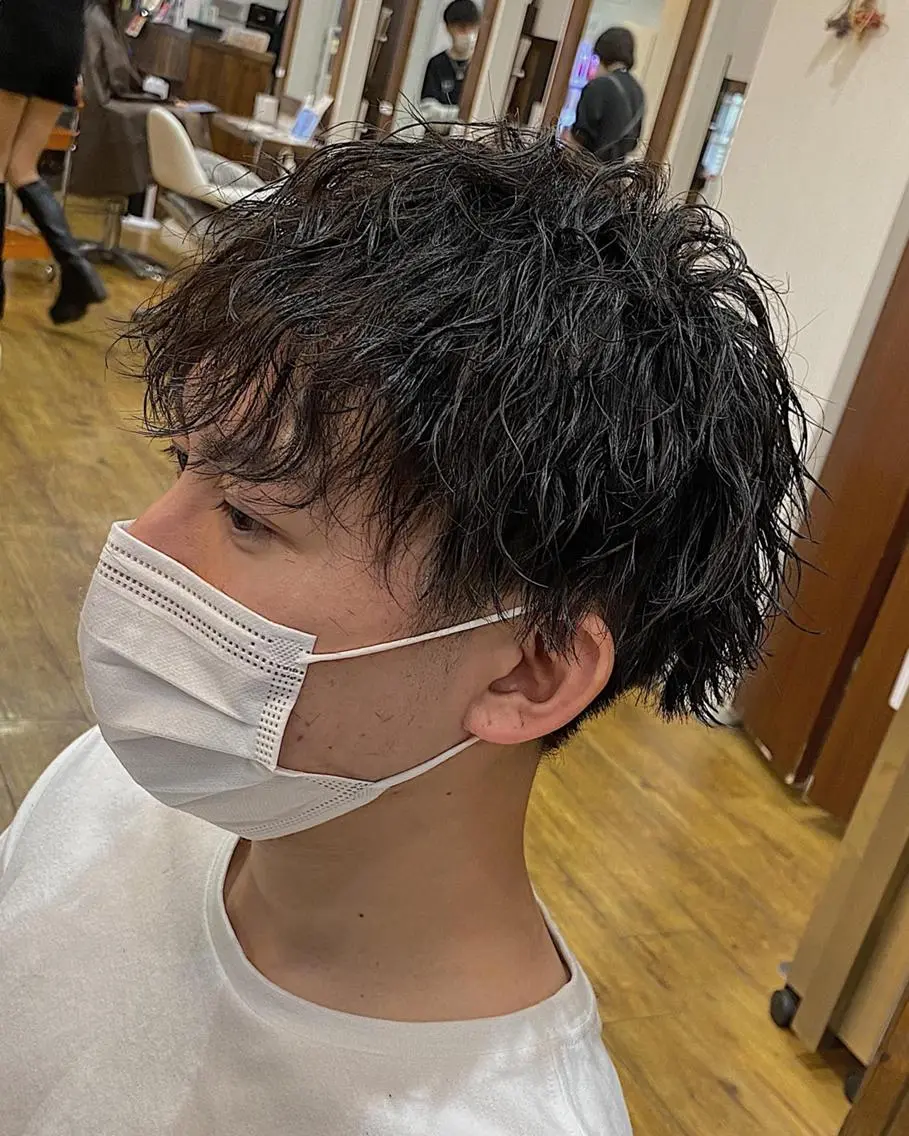 パーマ メンズ メンズパーマ 学生（メンズ向け） メンズツイストパーマ 波巻きパーマ 学生 原田 涼矢のヘアスタイル