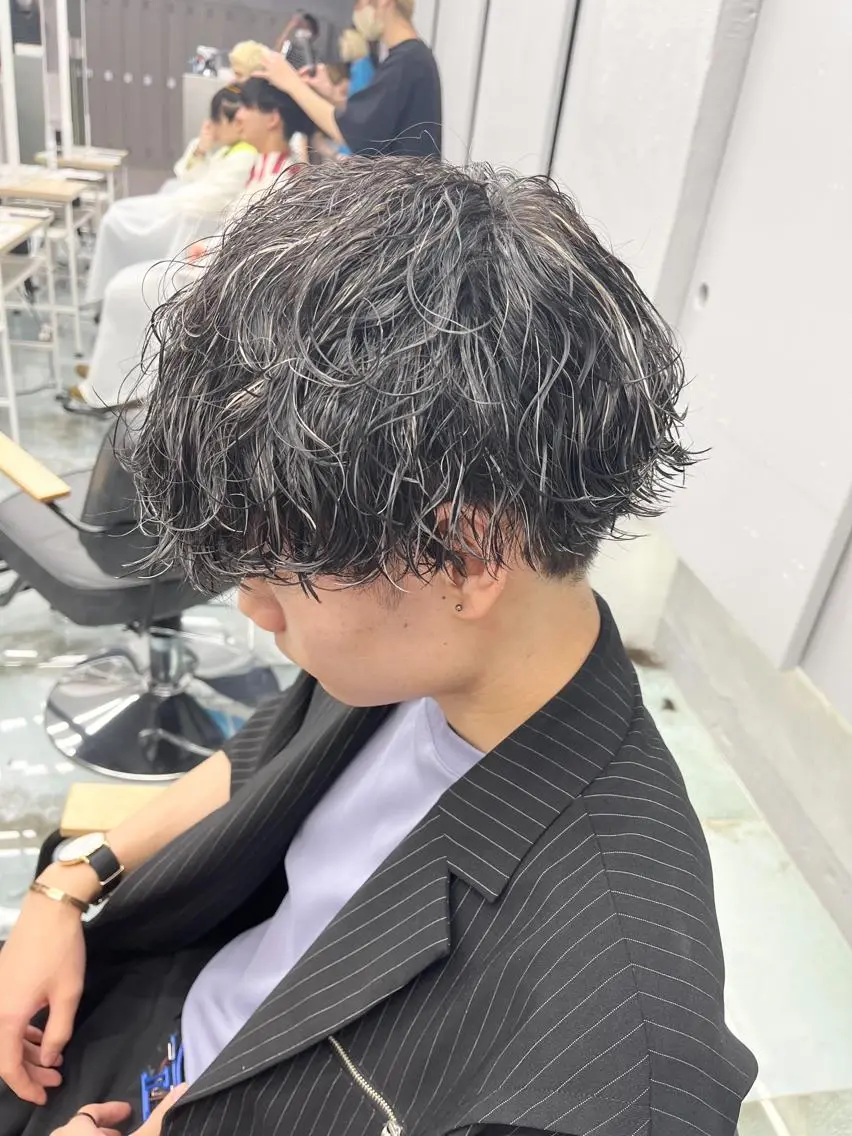 カラー パーマ メンズ 松戸レイヤーカット 塚原悠斗のヘアスタイル