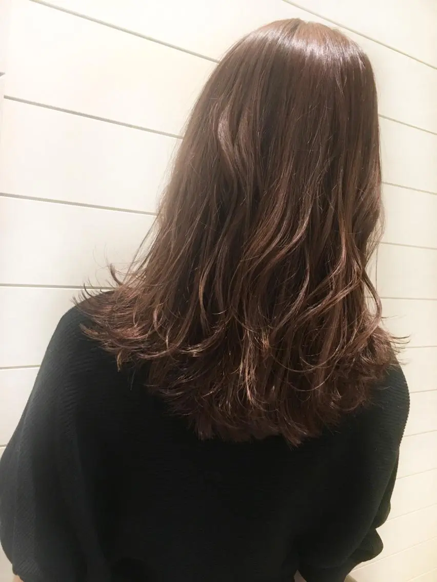 ロング カラー アッシュ アッシュグレー カット ヘアカラー 鍵山 千秋のヘアスタイル