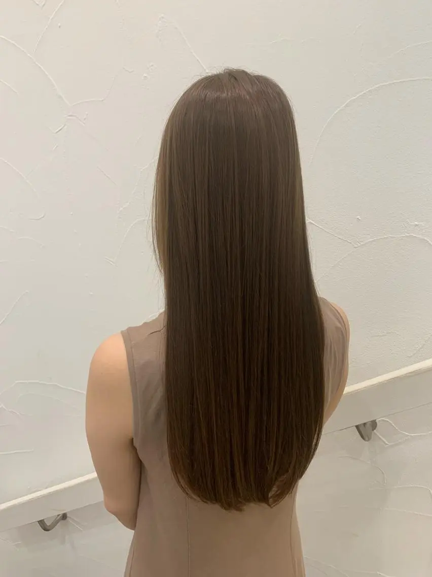 ロング カラー ミドウチ アヤカのヘアスタイル