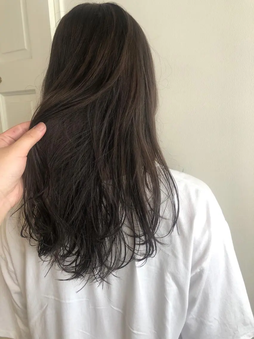 セミロング カラー ヘアカラー トリートメント MIOベージュカラー 柔らかいカラーのヘアスタイル