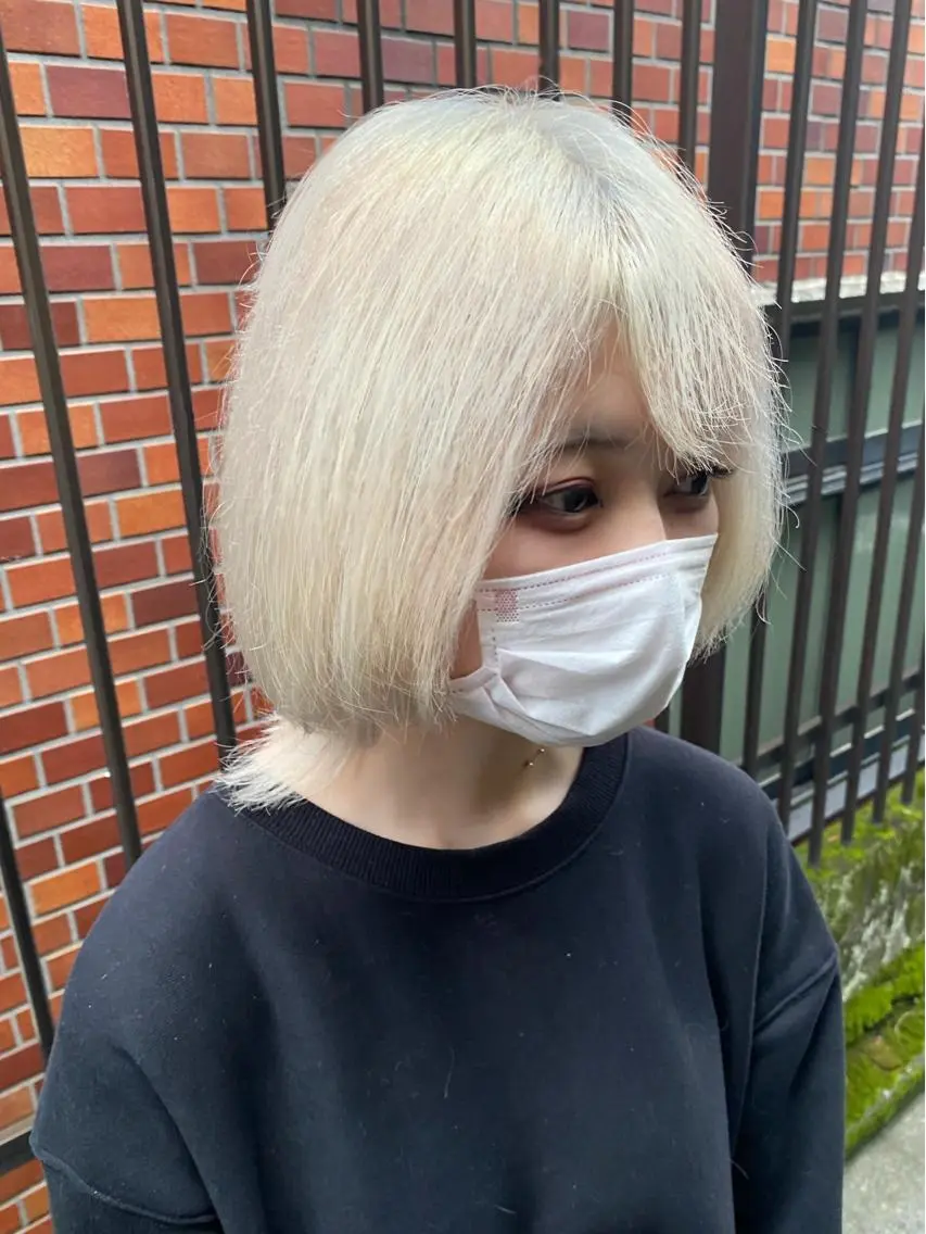 ミディアム カラー ブロンド ホワイトブロンド グレージュ達人/赤み 消し/ブリーチ/岩崎のヘアスタイル