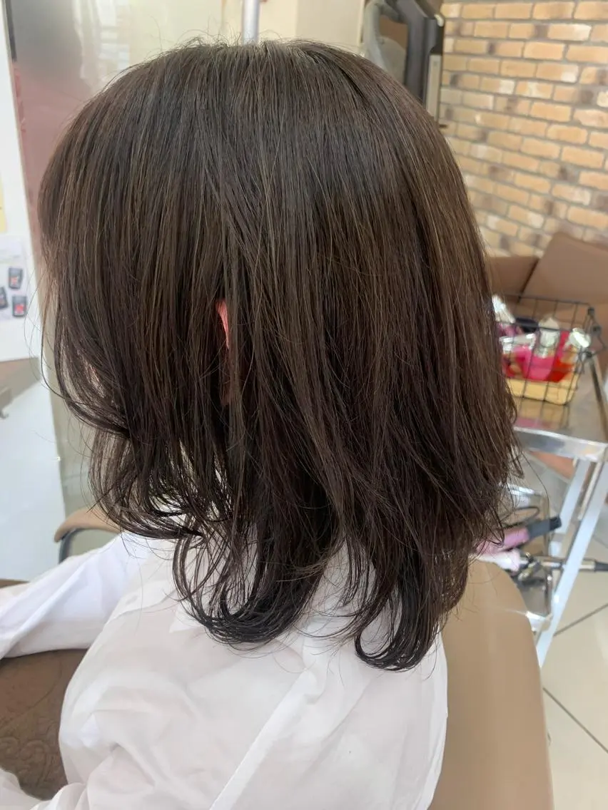 セミロング カラー 羽エクステ🪽 🤍まき🤍のヘアスタイル