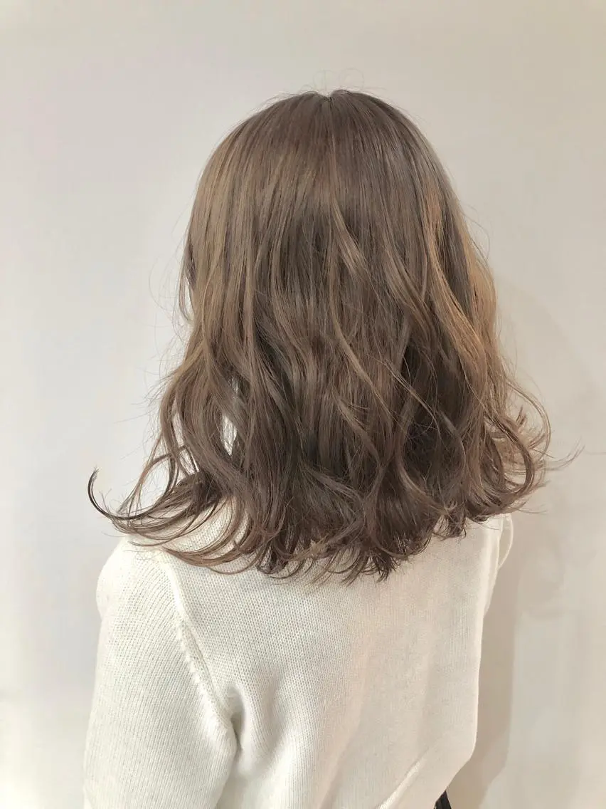 ミディアム カラー ヘアアレンジ アッシュ ブリーチ 女性リピ90%🍨 🩷佐藤みずきのヘアスタイル