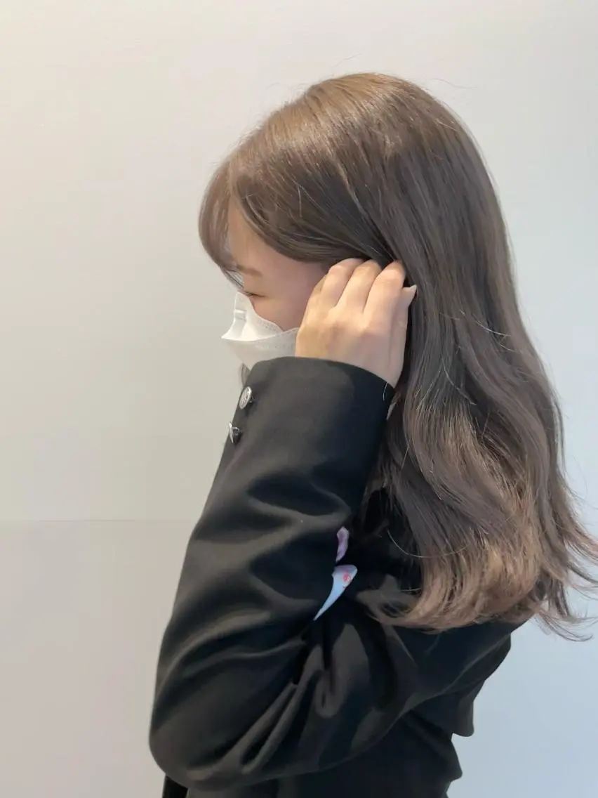 ミディアム カラー ブリーチ グレージュ 岩戸 新のヘアスタイル