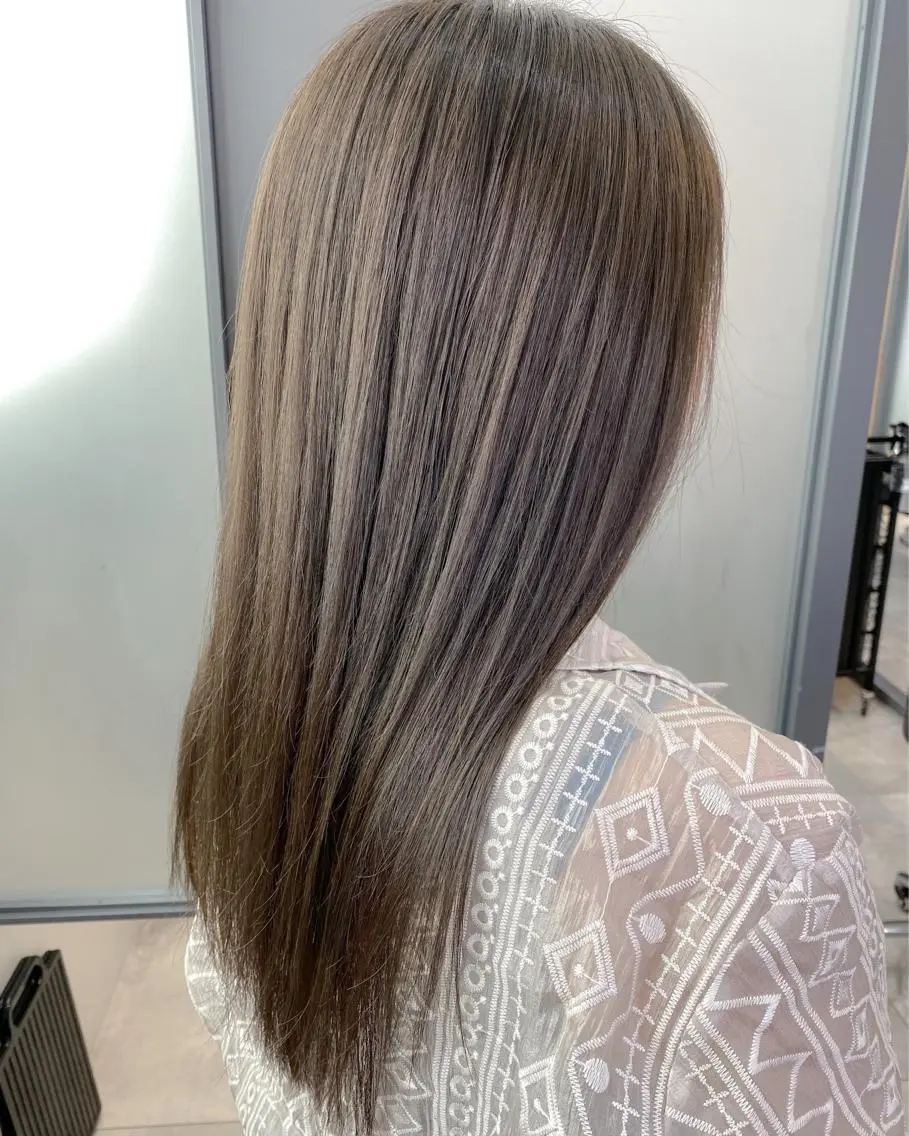 セミロング カラー グレージュ オリーブグレージュ オリーブグレー 【透明感、艶髪】西村 有司のヘアスタイル