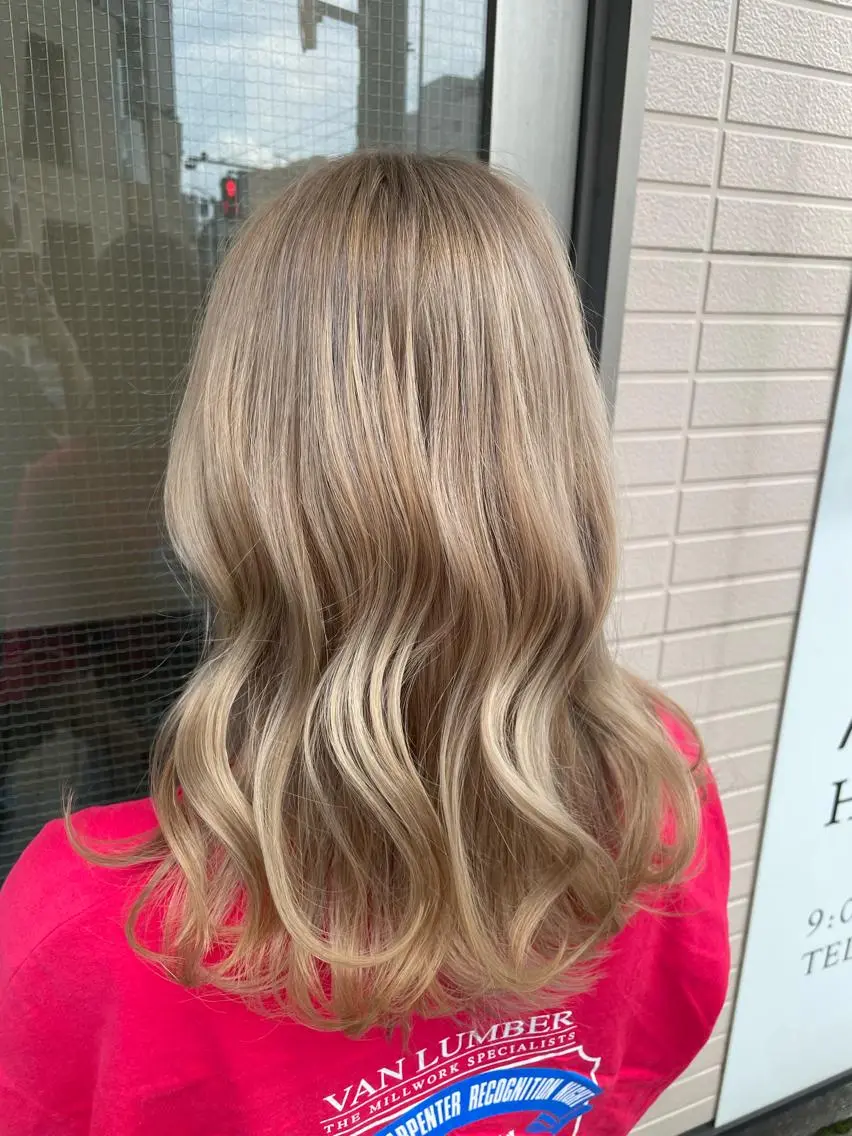 ロング カラー ベージュカラー ブリーチ ブロンド ブロンドベージュ ヘアカラー 🫧美髪矯正🫧透明 感カラー🫧チサトのヘアスタイル