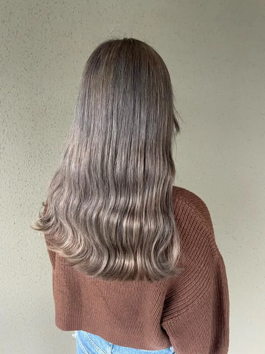 ロング ヘアカラー 山本 愛永のヘアスタイル