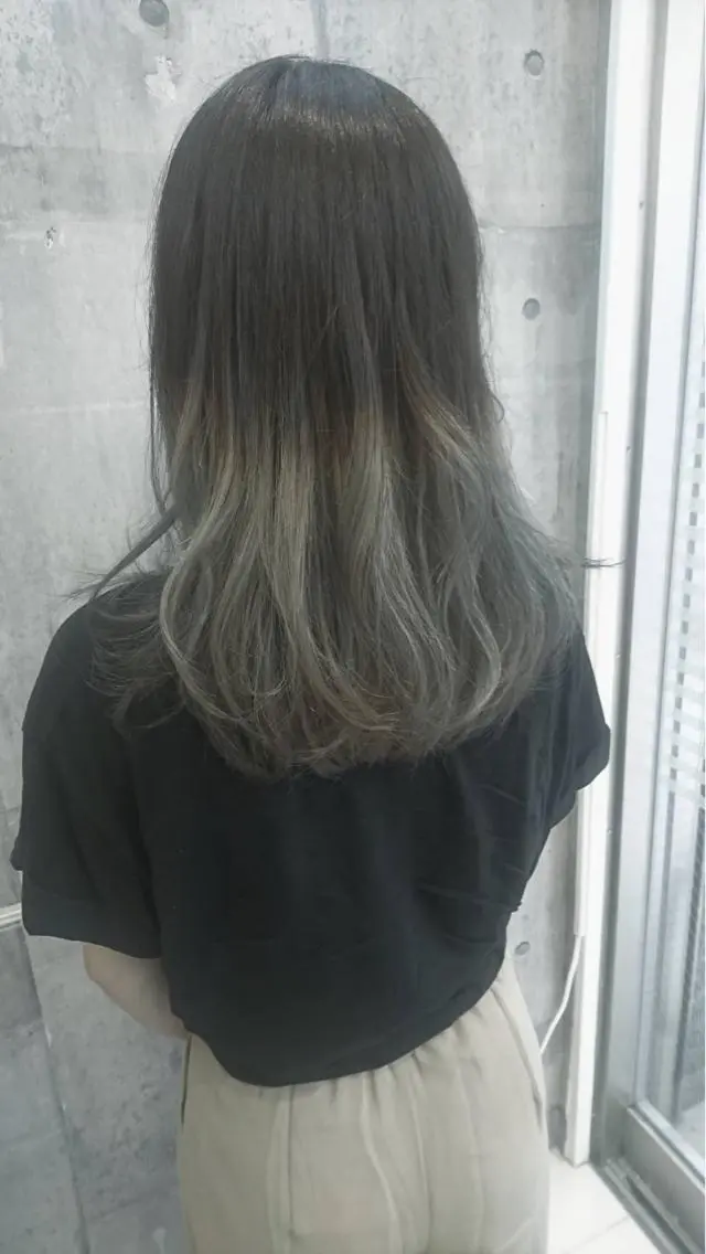 セミロング カラー 透明感カラー グラデーションカラー フジノ マホのヘアスタイル