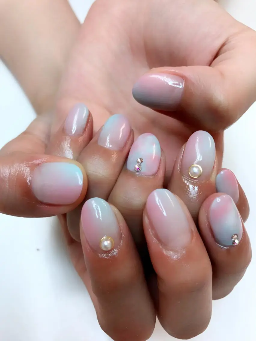ミディアム カラー パーマ ヘアアレンジ ネイル マツエク・マツパ グラデーションカラー アートネイル グラデーション Sunny side nailのネイルデザイン