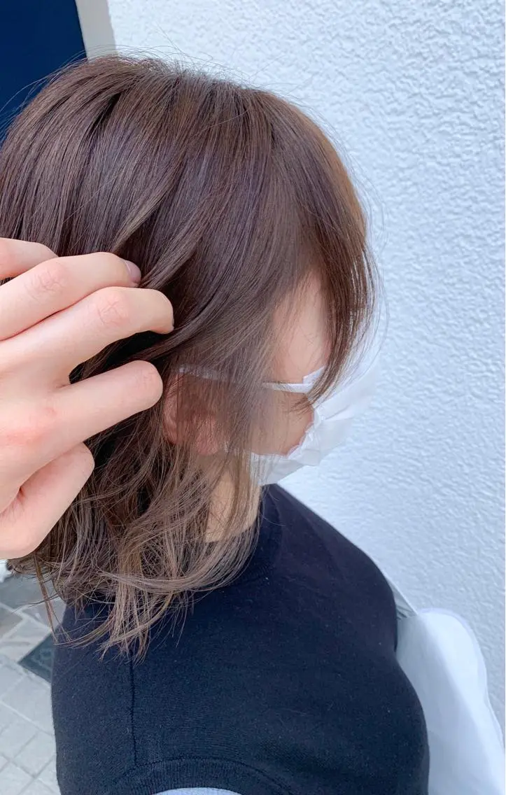 ミディアム カラー ヘアアレンジ アッシュ ベージュカラー イヤリングカラー インナーカラー ミルクティーベージュ メンズパーマ職人 加藤 弘貴のヘアスタイル