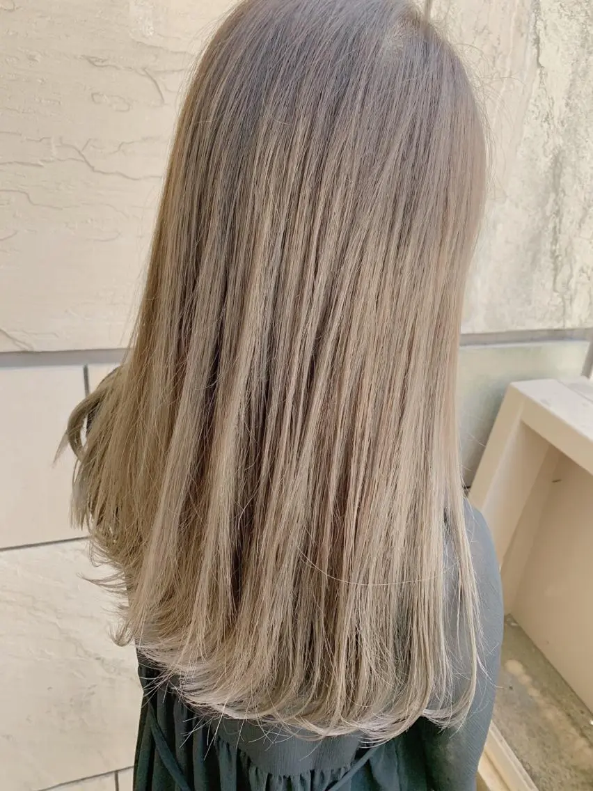 ロング カラー ベージュカラー ミルクティーベージュ エクステ KAZUMAのヘアスタイル